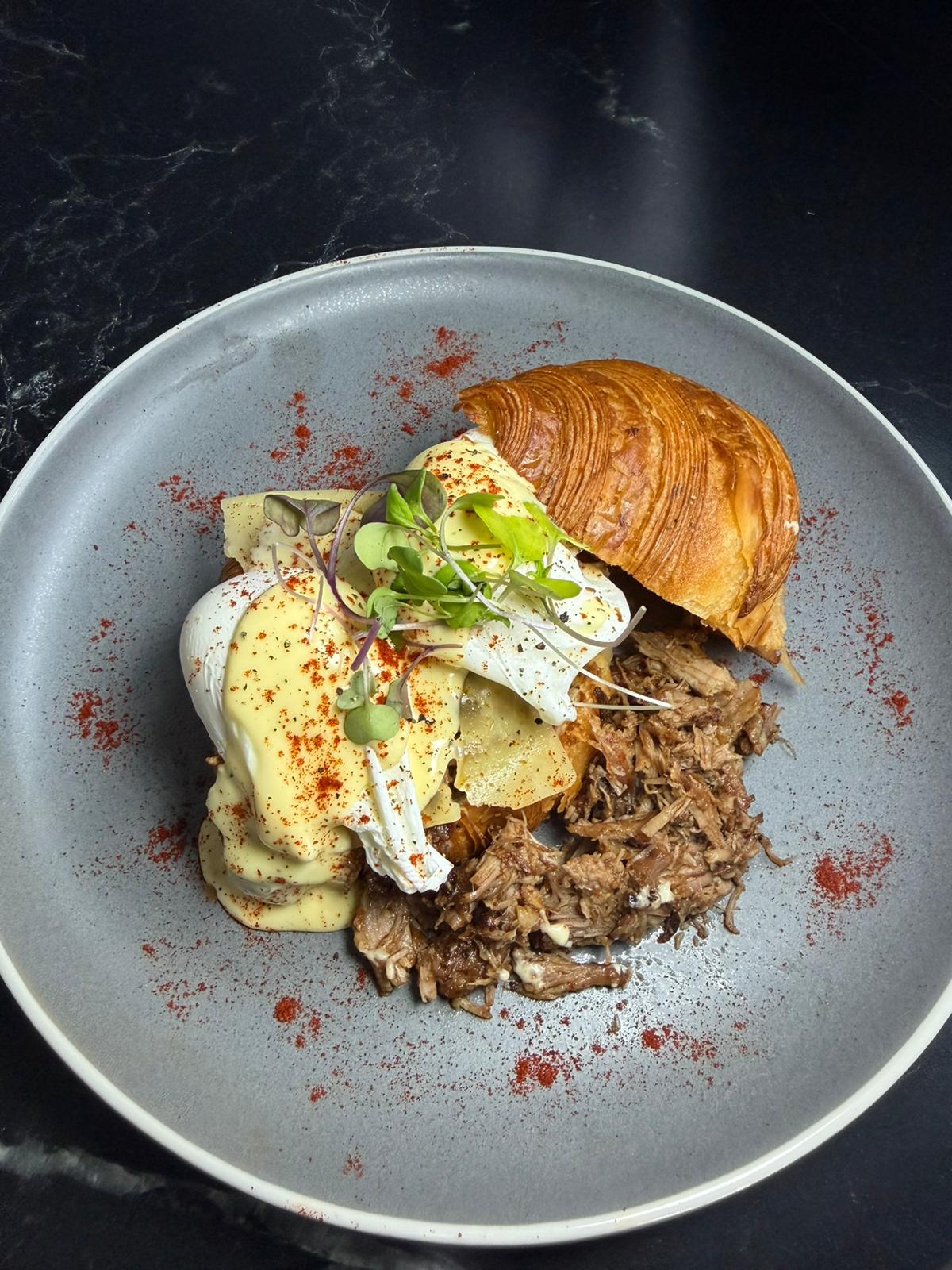 Pulled Pork Benedict